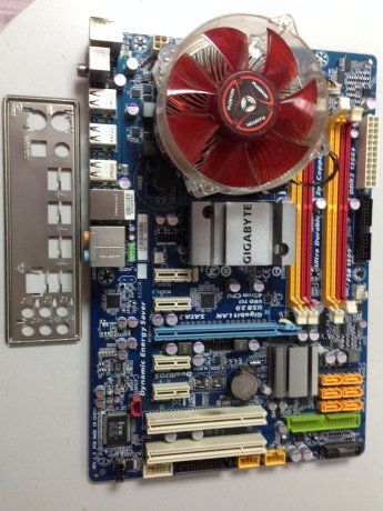 Комплект БУ Intel Core2Quad Q9300 + Gigabyte GA-EP45-UD3LR Бу комплект для сборки компьютера: процессор, материнская плата, кулер